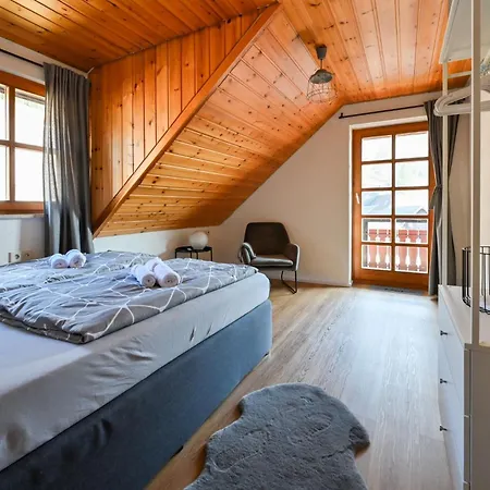 Апартаменты Galeriewohnung In Менценшванд